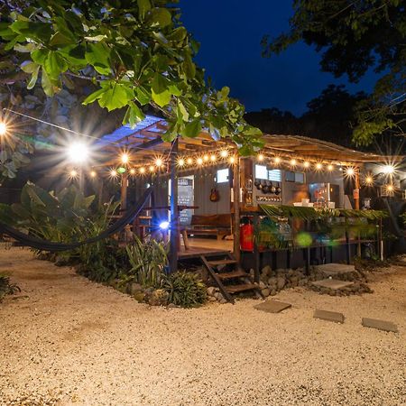 Akih Pods Hostel Playa Santa Teresa  ภายนอก รูปภาพ