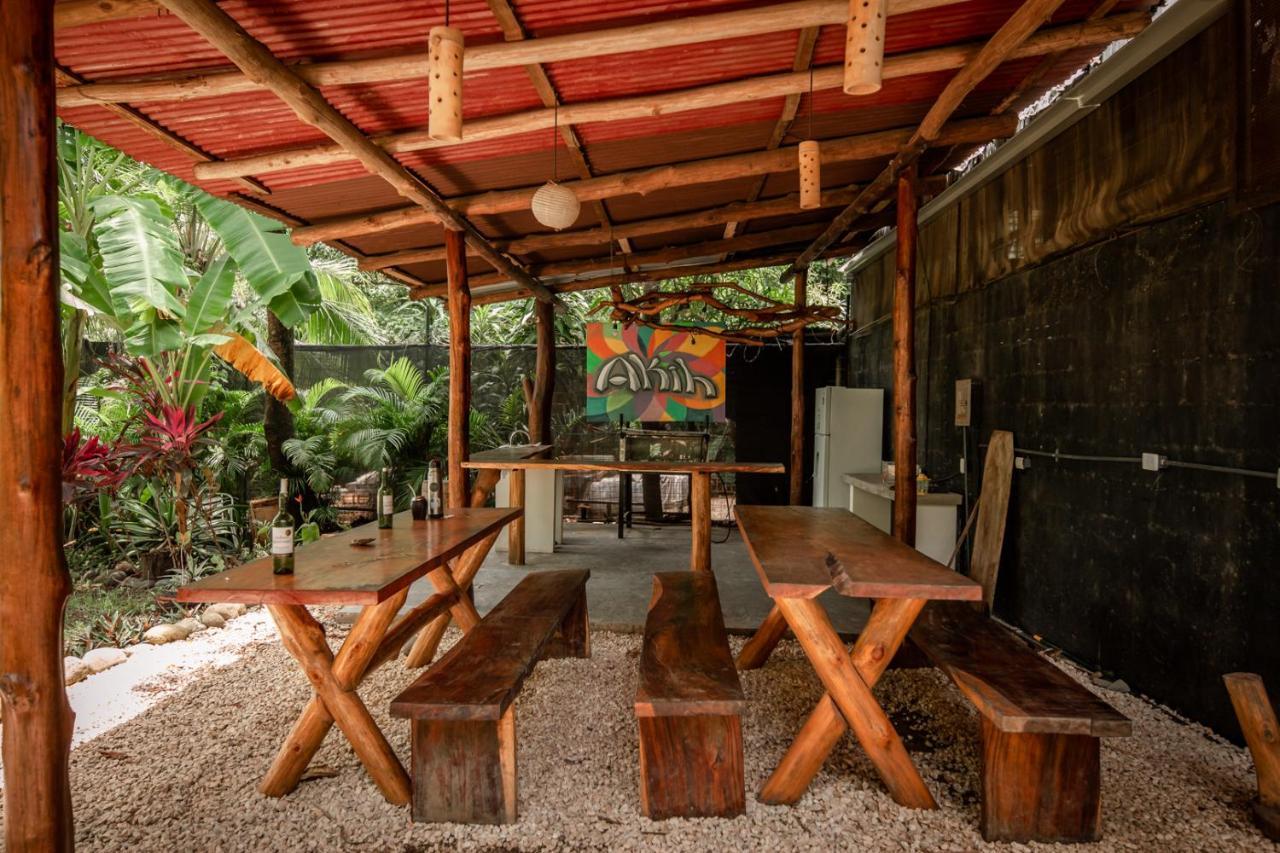 Akih Pods Hostel Playa Santa Teresa  ภายนอก รูปภาพ