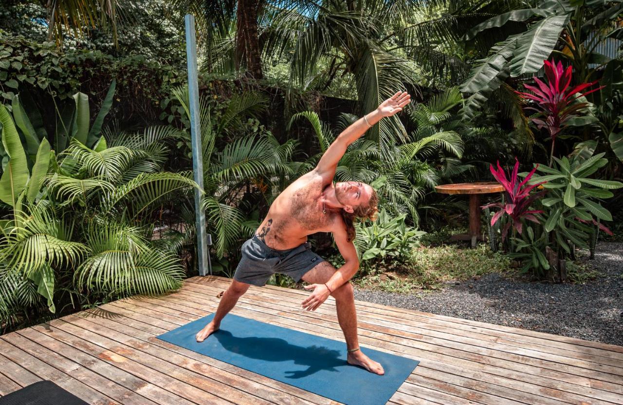 Akih Pods Hostel Playa Santa Teresa  ภายนอก รูปภาพ