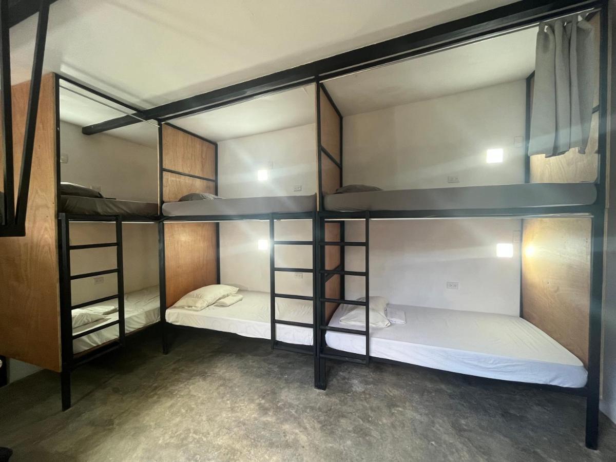 Akih Pods Hostel Playa Santa Teresa  ภายนอก รูปภาพ