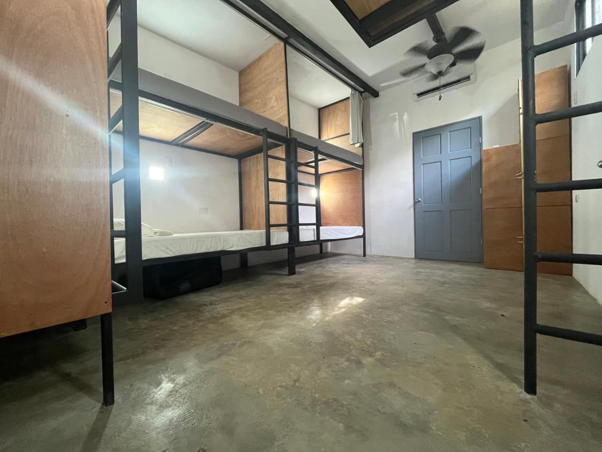 Akih Pods Hostel Playa Santa Teresa  ภายนอก รูปภาพ