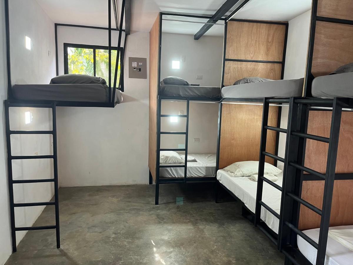 Akih Pods Hostel Playa Santa Teresa  ภายนอก รูปภาพ