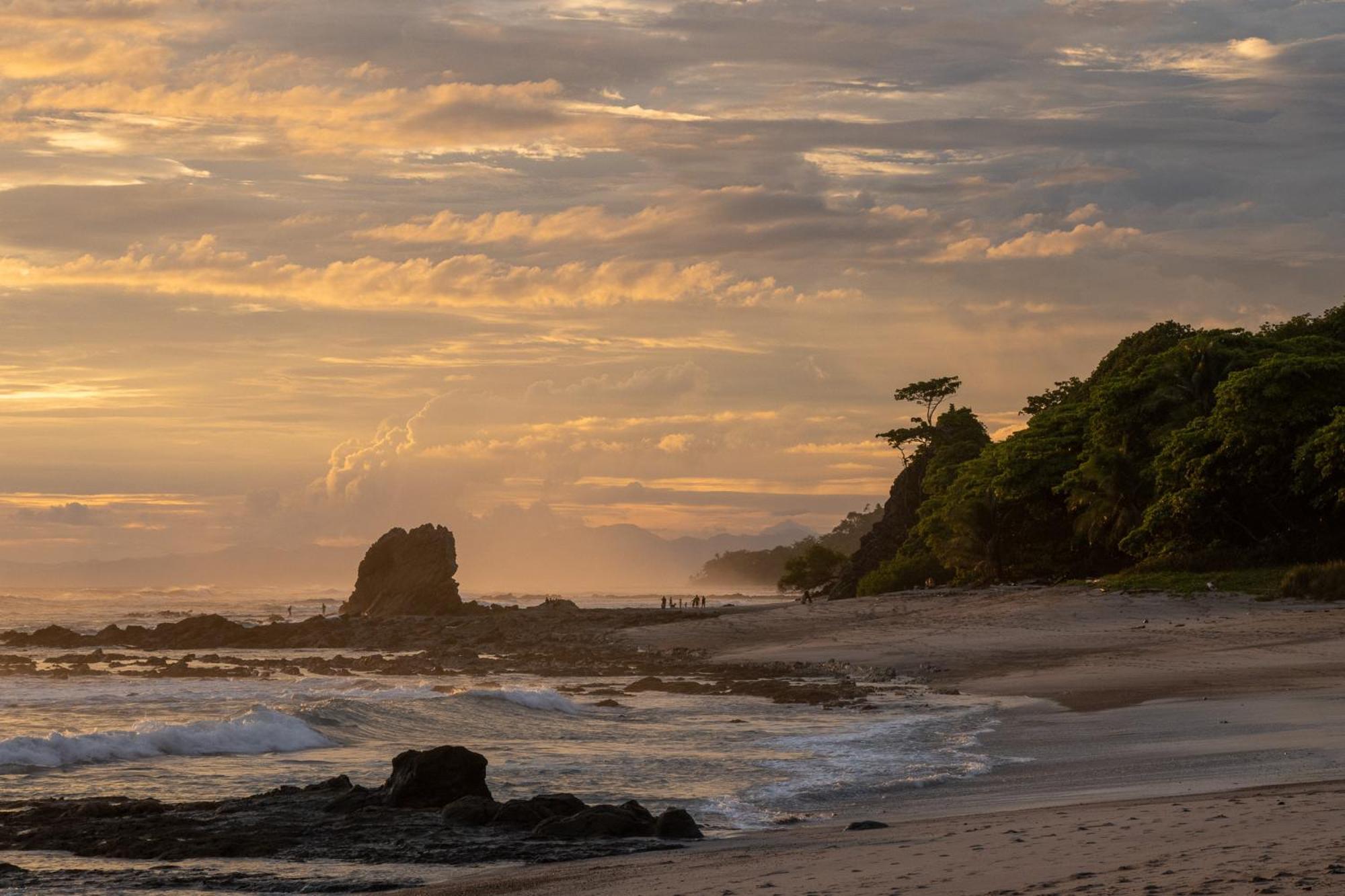 Akih Pods Hostel Playa Santa Teresa  ภายนอก รูปภาพ
