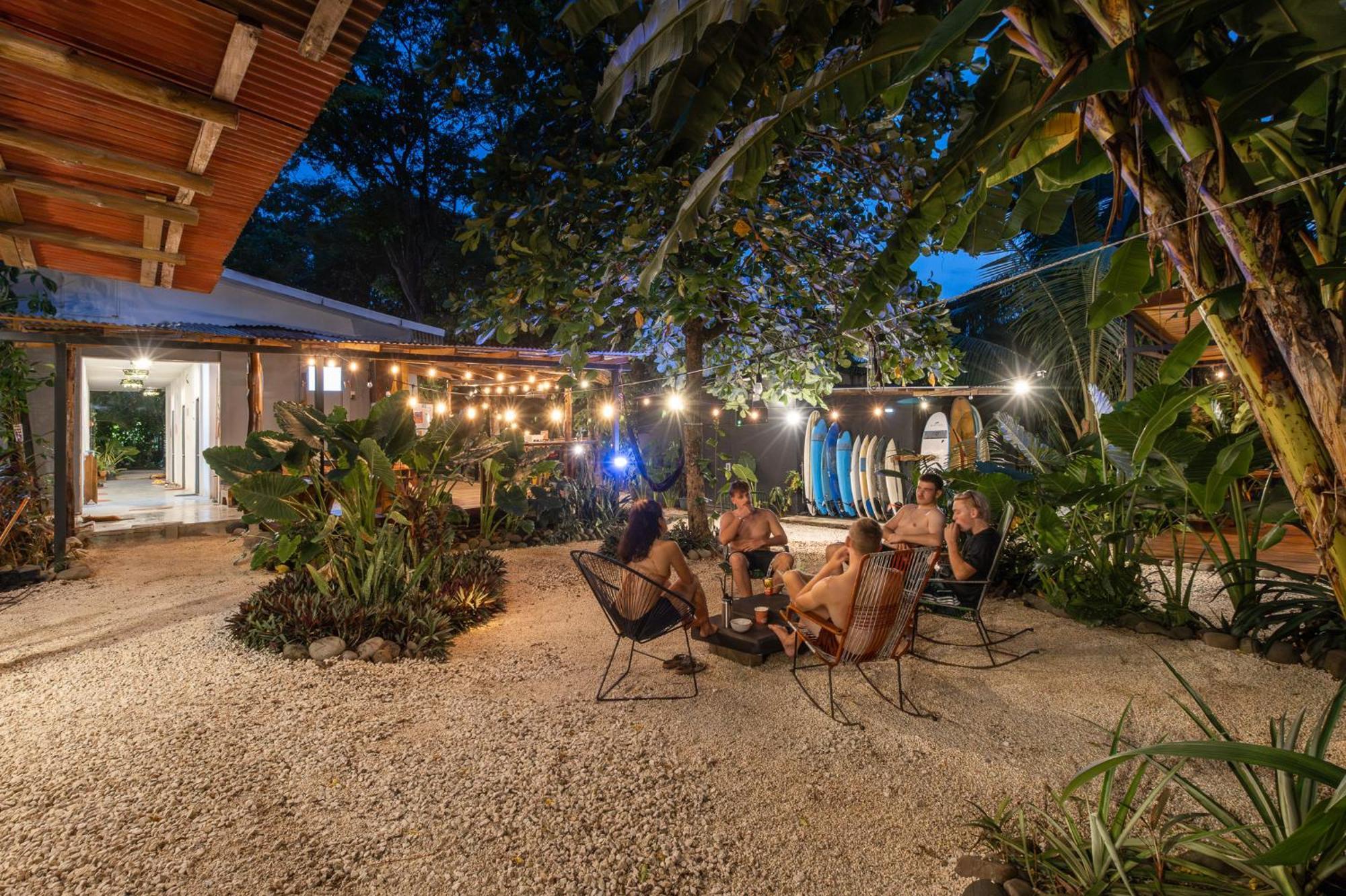 Akih Pods Hostel Playa Santa Teresa  ภายนอก รูปภาพ