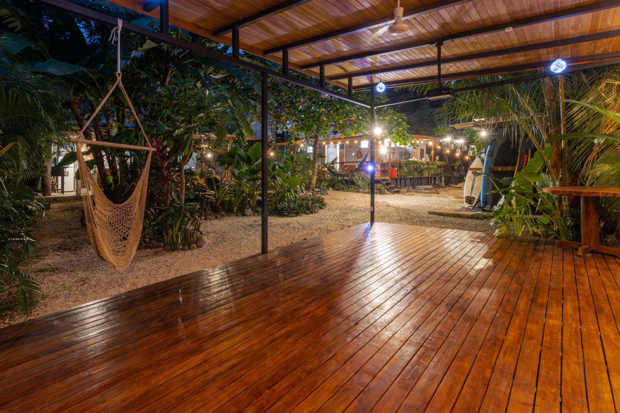 Akih Pods Hostel Playa Santa Teresa  ภายนอก รูปภาพ