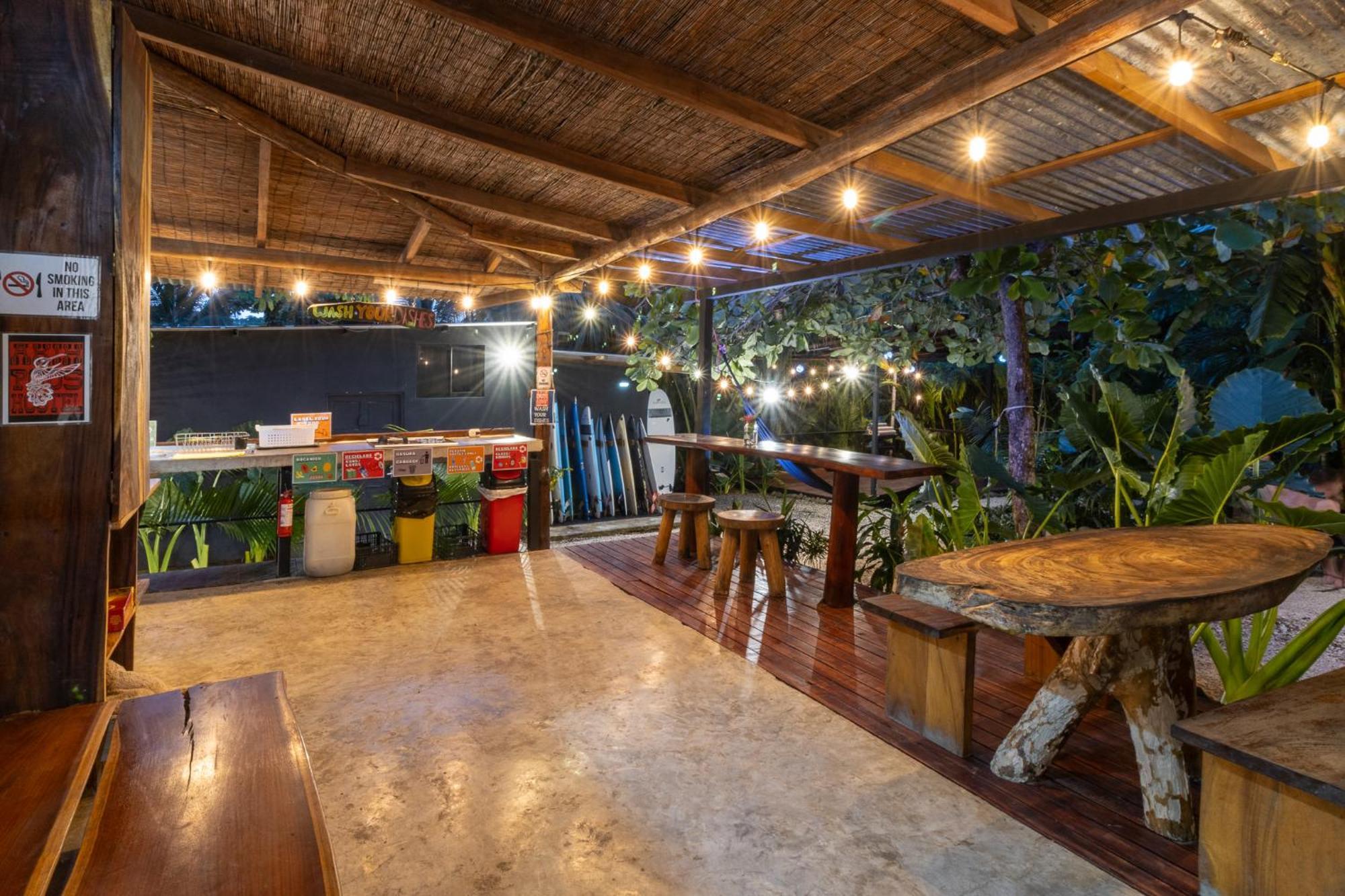 Akih Pods Hostel Playa Santa Teresa  ภายนอก รูปภาพ
