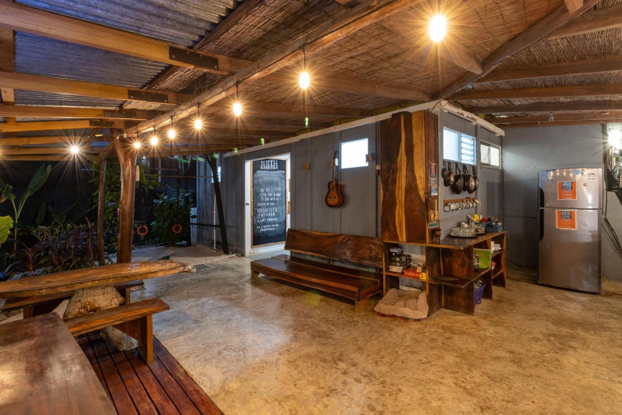 Akih Pods Hostel Playa Santa Teresa  ภายนอก รูปภาพ