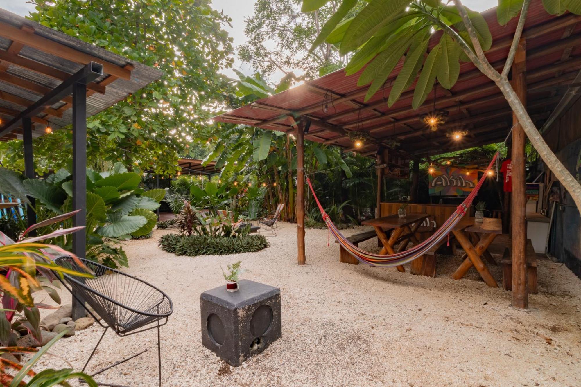 Akih Pods Hostel Playa Santa Teresa  ภายนอก รูปภาพ