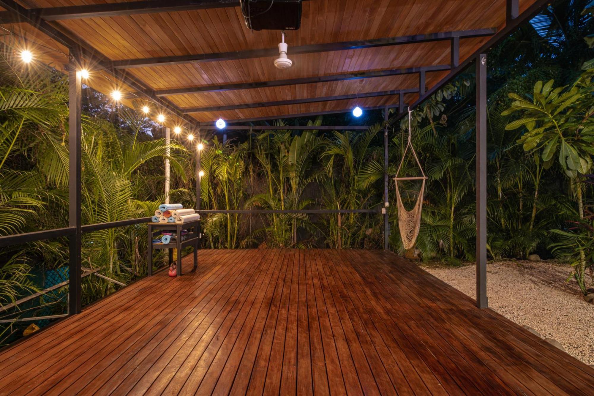 Akih Pods Hostel Playa Santa Teresa  ภายนอก รูปภาพ