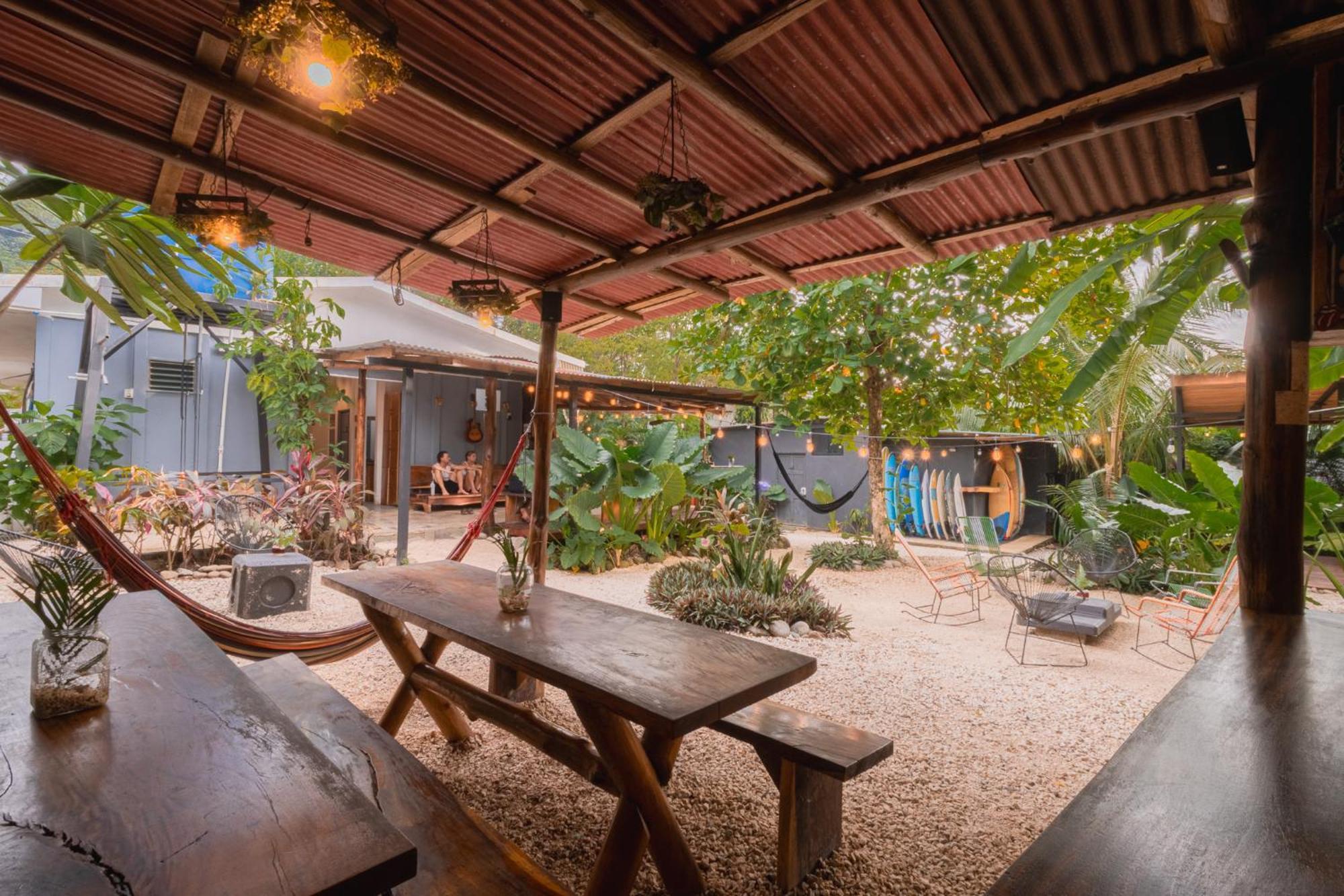 Akih Pods Hostel Playa Santa Teresa  ภายนอก รูปภาพ