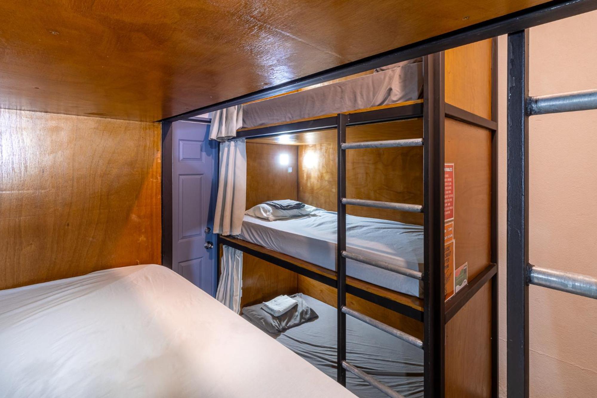 Akih Pods Hostel Playa Santa Teresa  ภายนอก รูปภาพ