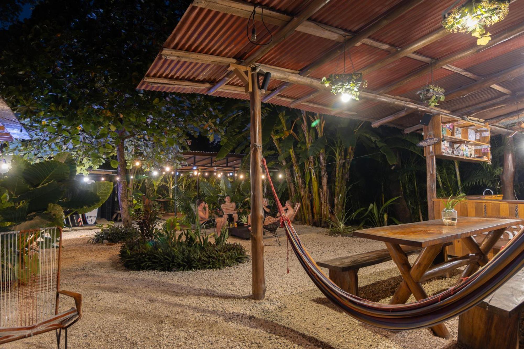 Akih Pods Hostel Playa Santa Teresa  ภายนอก รูปภาพ