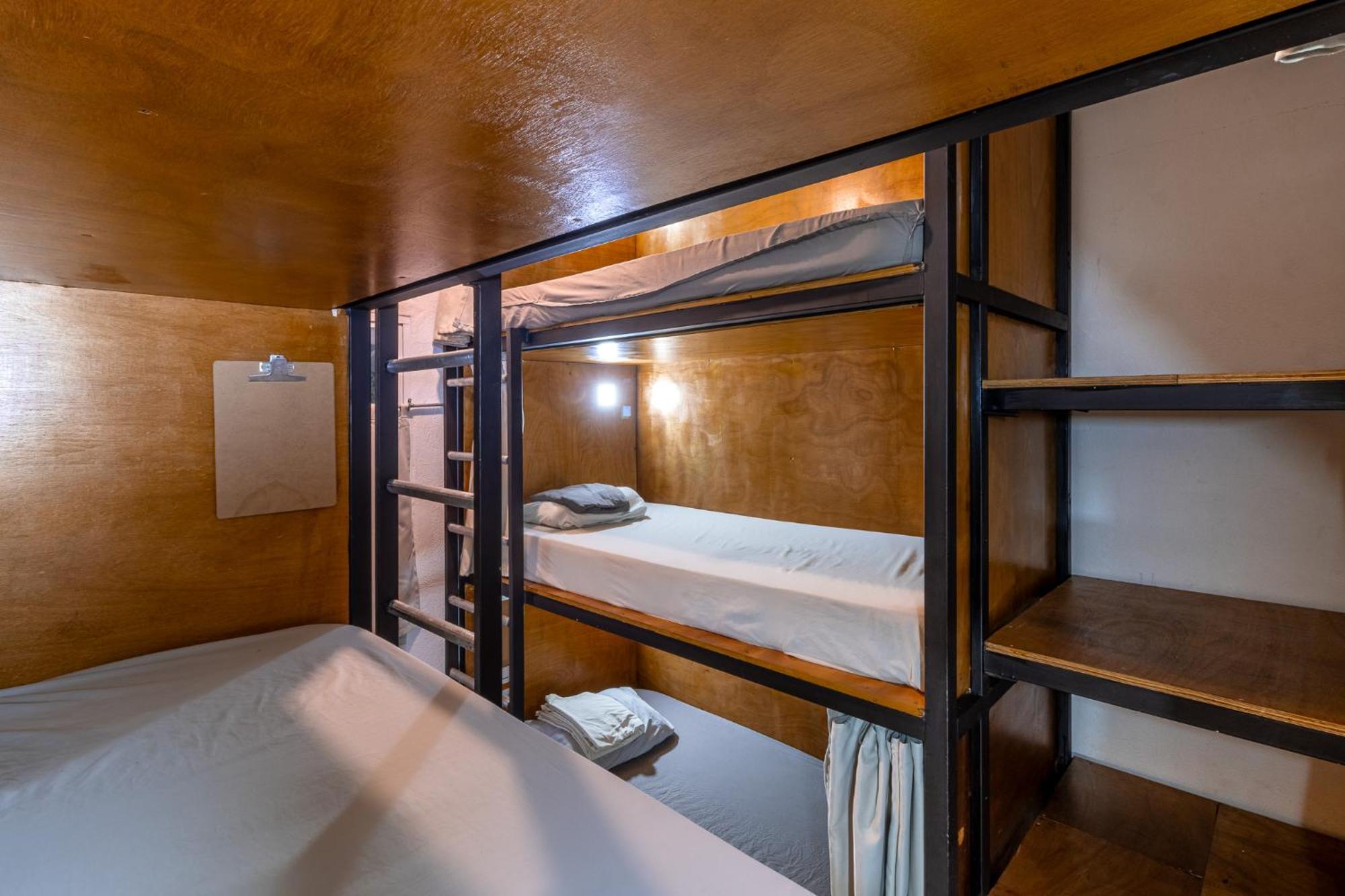 Akih Pods Hostel Playa Santa Teresa  ภายนอก รูปภาพ