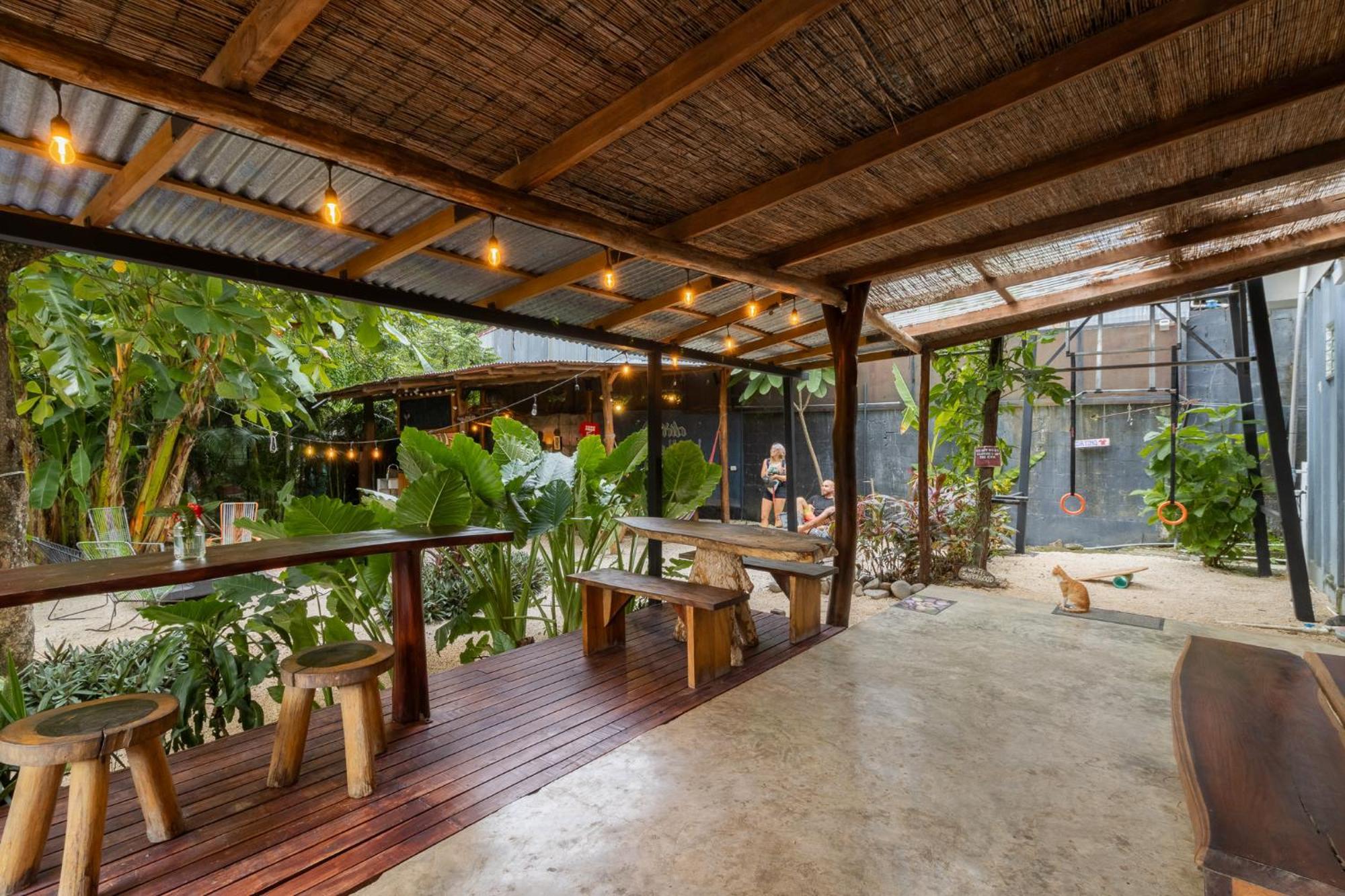Akih Pods Hostel Playa Santa Teresa  ภายนอก รูปภาพ