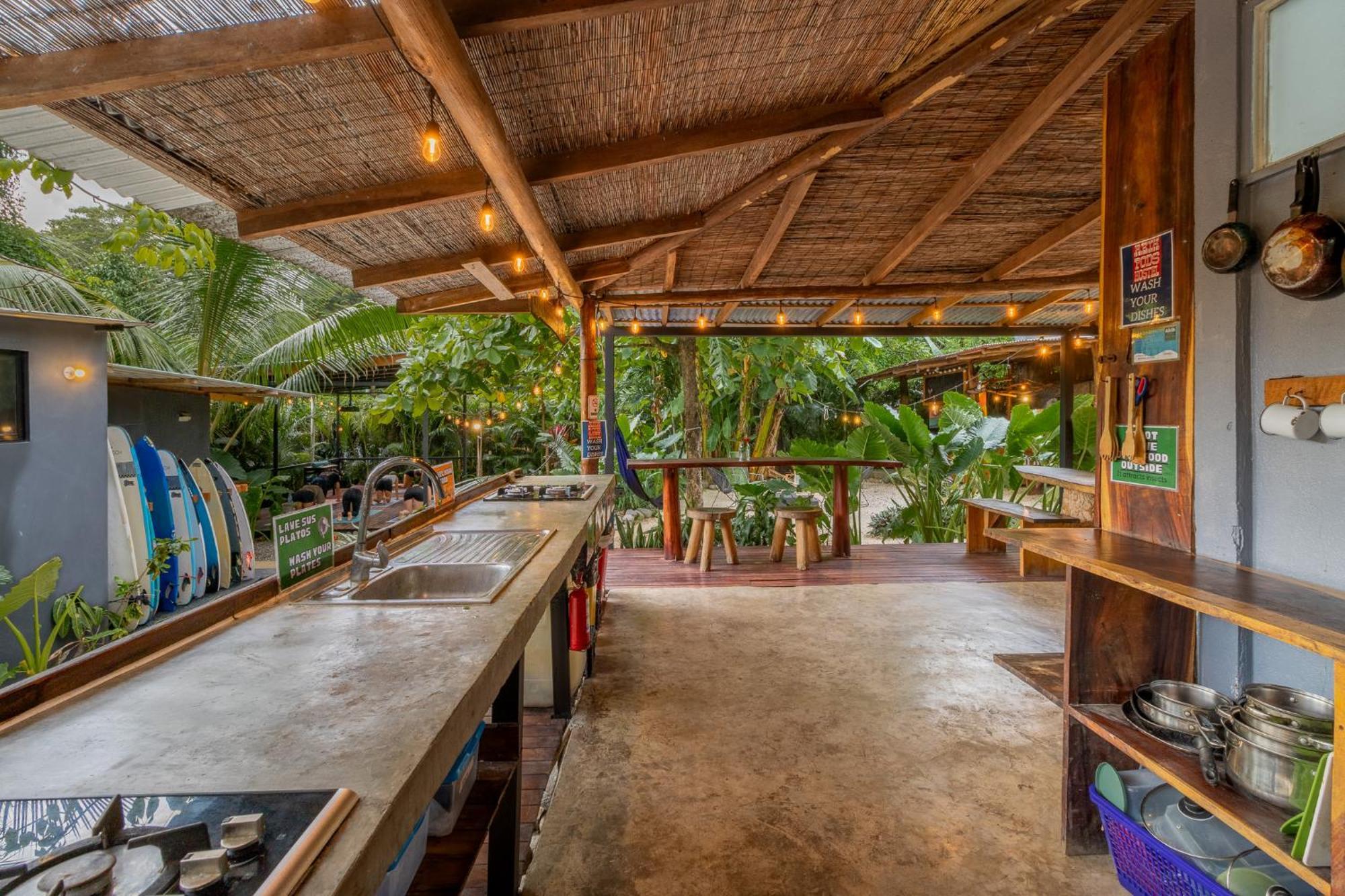 Akih Pods Hostel Playa Santa Teresa  ภายนอก รูปภาพ