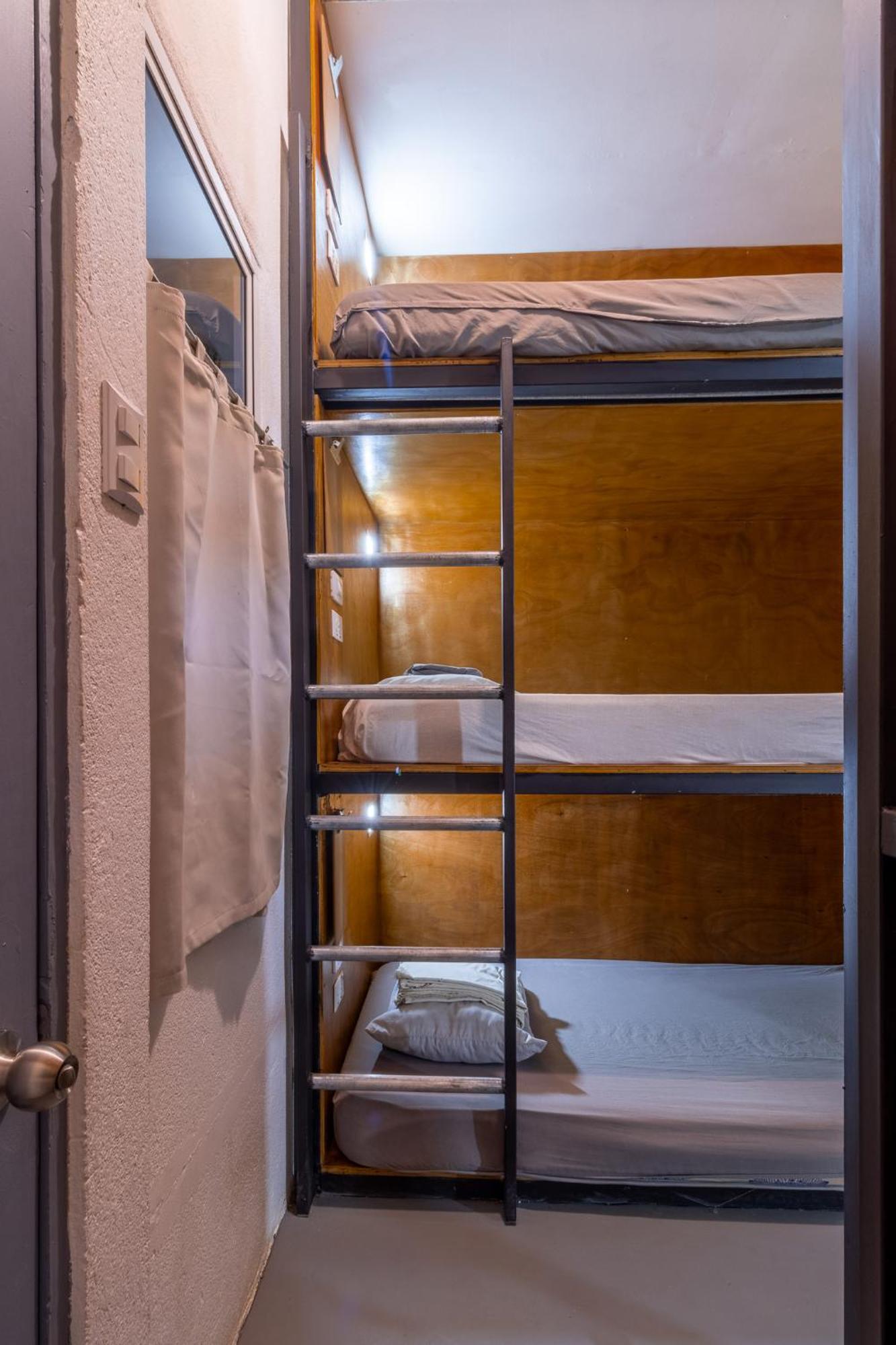 Akih Pods Hostel Playa Santa Teresa  ภายนอก รูปภาพ