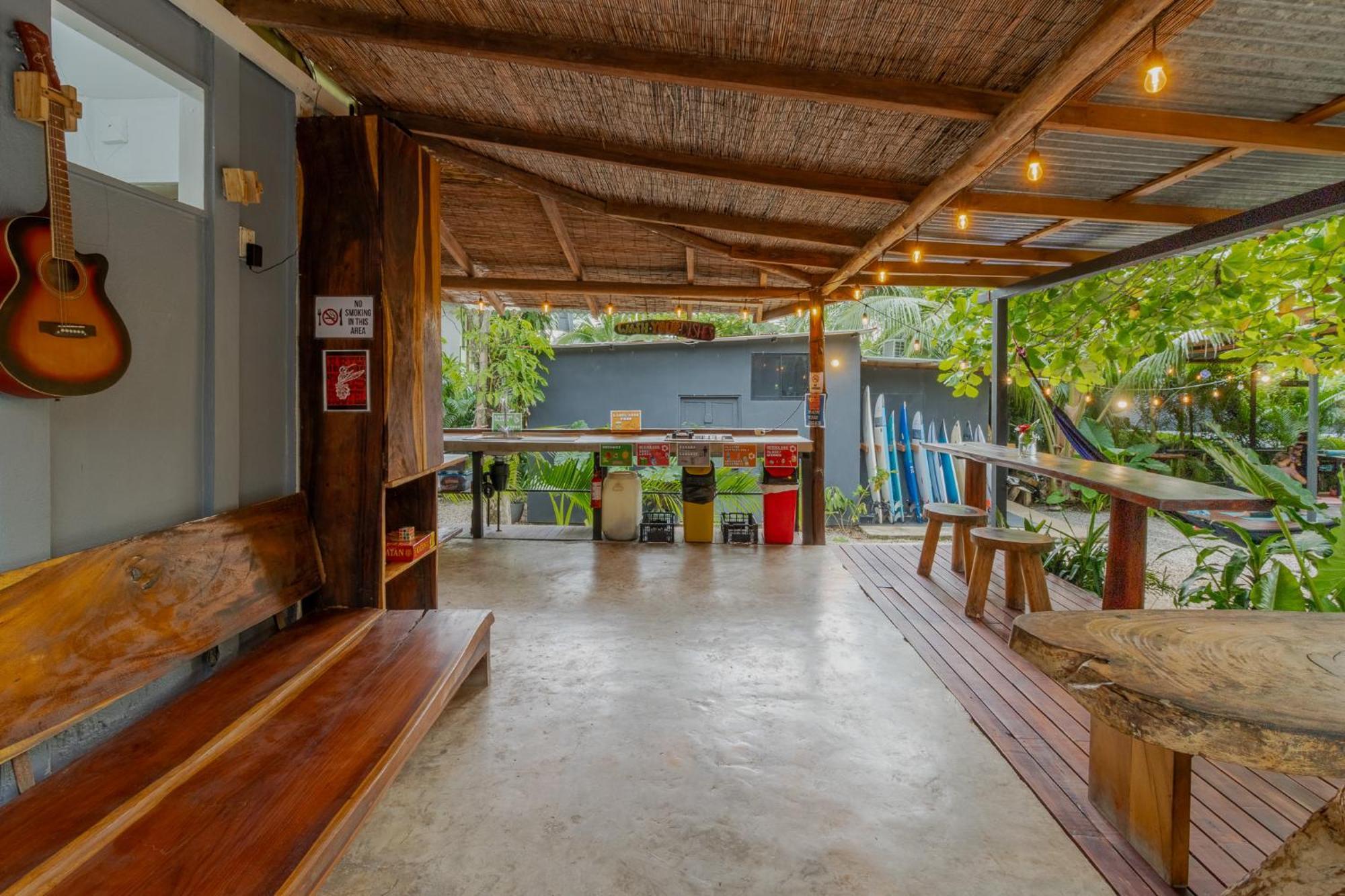 Akih Pods Hostel Playa Santa Teresa  ภายนอก รูปภาพ