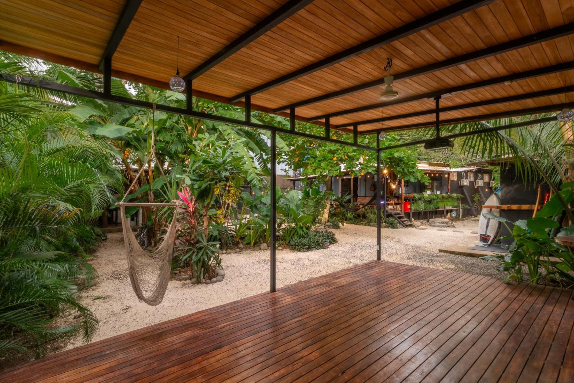 Akih Pods Hostel Playa Santa Teresa  ภายนอก รูปภาพ
