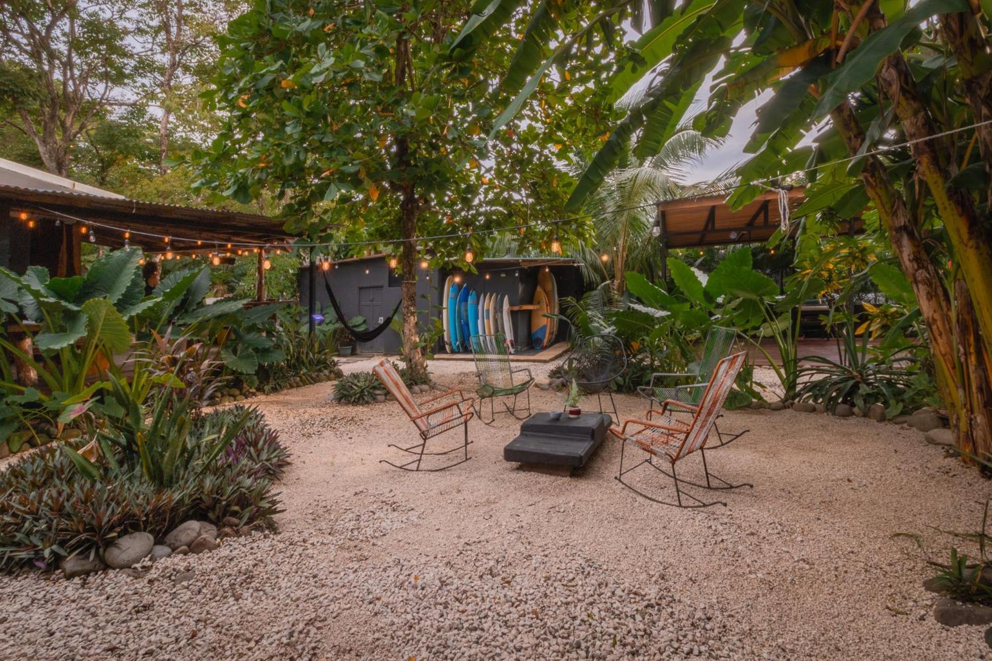 Akih Pods Hostel Playa Santa Teresa  ภายนอก รูปภาพ