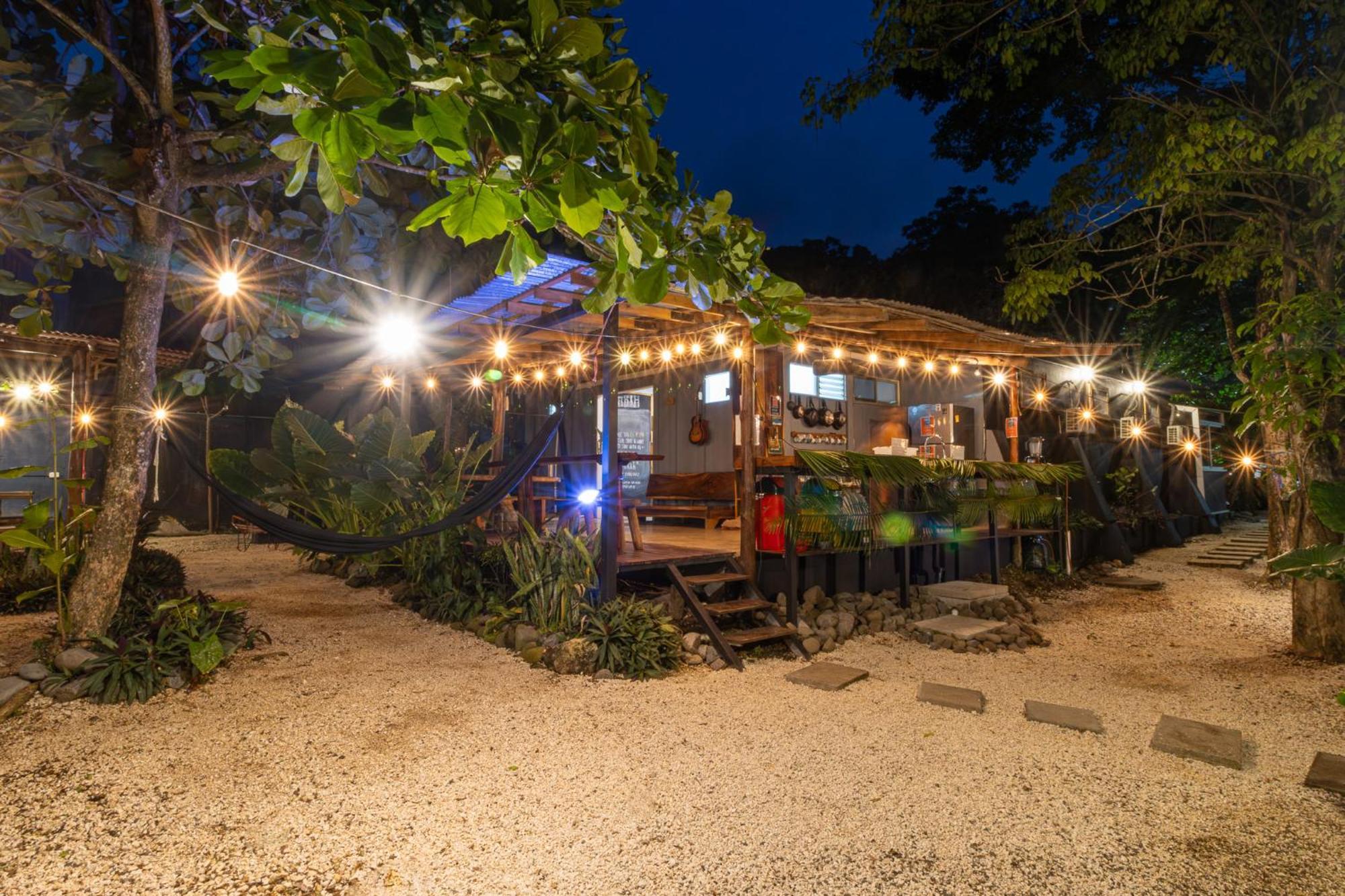 Akih Pods Hostel Playa Santa Teresa  ภายนอก รูปภาพ