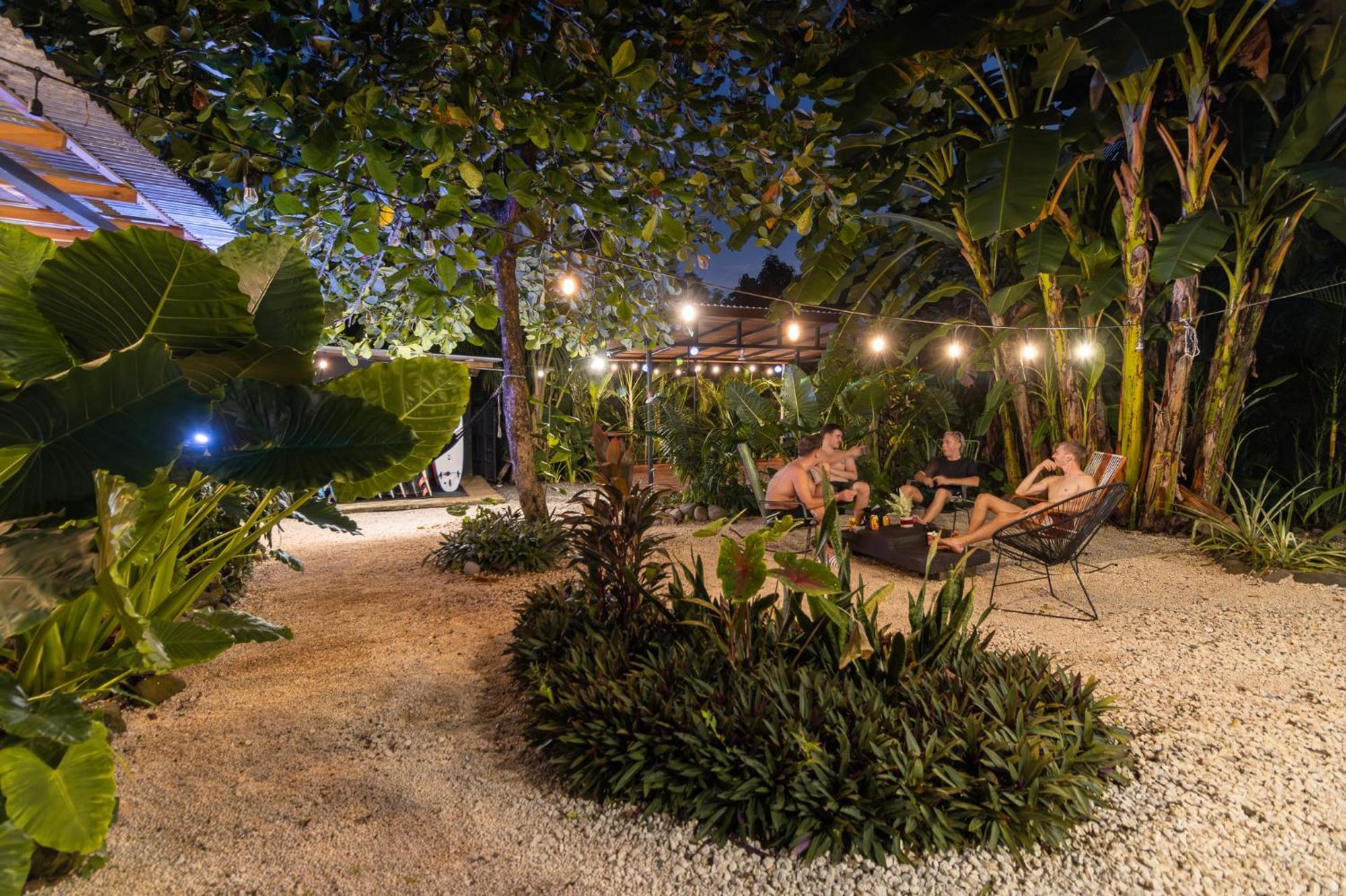 Akih Pods Hostel Playa Santa Teresa  ภายนอก รูปภาพ