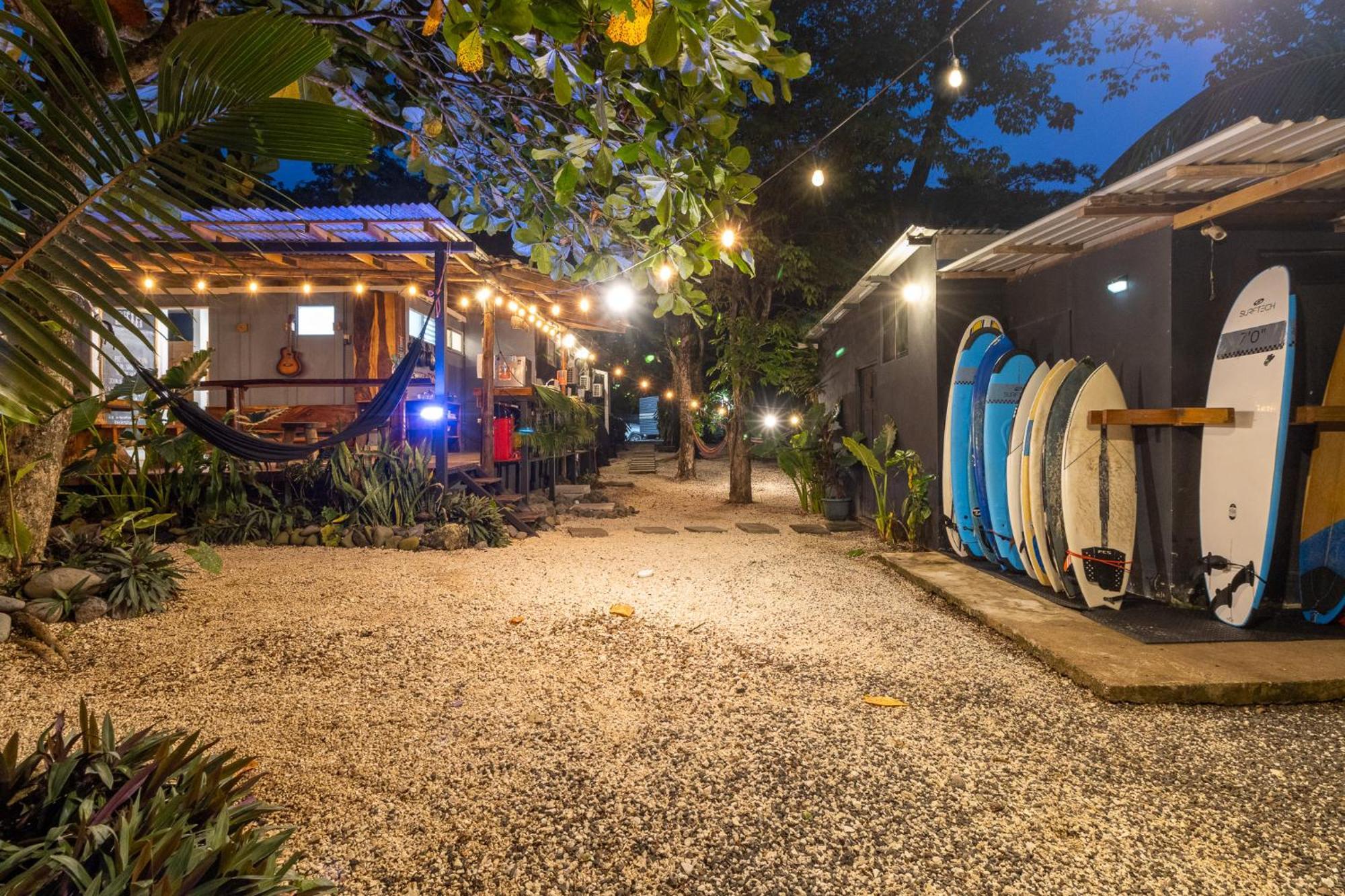 Akih Pods Hostel Playa Santa Teresa  ภายนอก รูปภาพ
